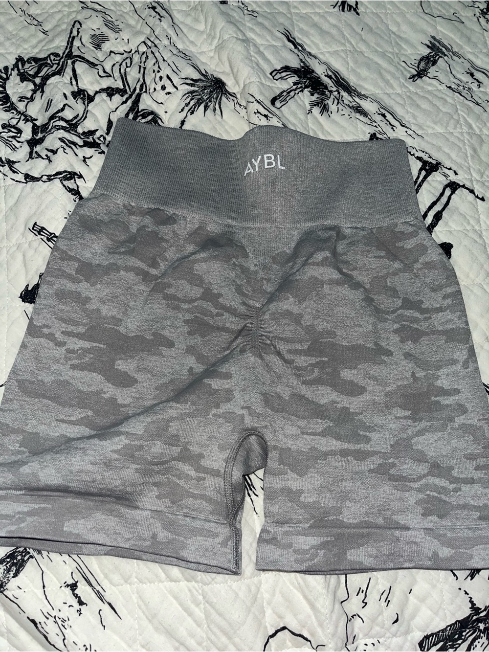 AYBL Light Gray Seamless High-Waist Bike Shorts scrunch butt detail small